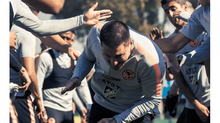 El plantel del América recibió a Nico Castillo a los golpes
