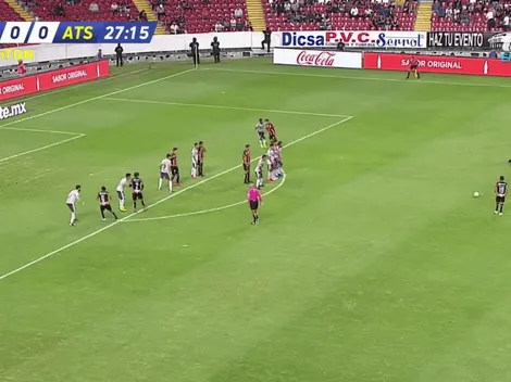 Leones abrió el marcador con un golazo de tiro libre de Daniel García