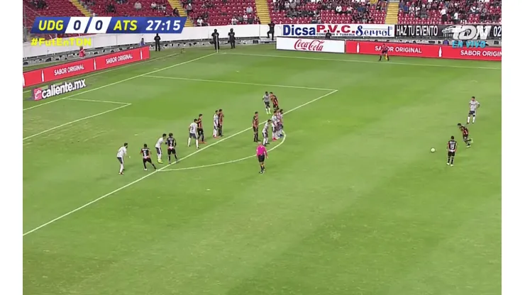Daniel García abrió el marcador con un golazo de tiro libre.