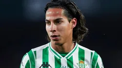 Lainez ya aparece en los anuncios del club.