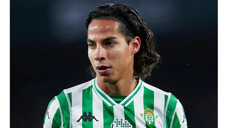 Lainez ya aparece en los anuncios del club.