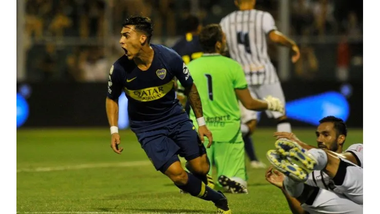 Gol de Pavón y festejo con Tévez.