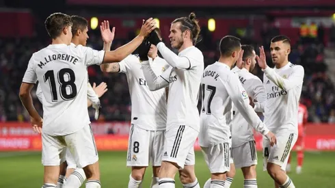 TRIUNFO MERENGUE. Felicitaciones entre todos en el triunfo del Real Madrid (Foto: Getty).