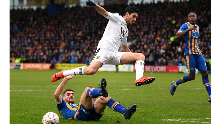 Raúl Jiménez inició una remontada que salvó a los Wolves del papelón