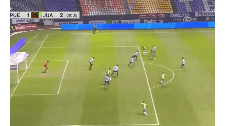 Tremendo golazo de Hachen.