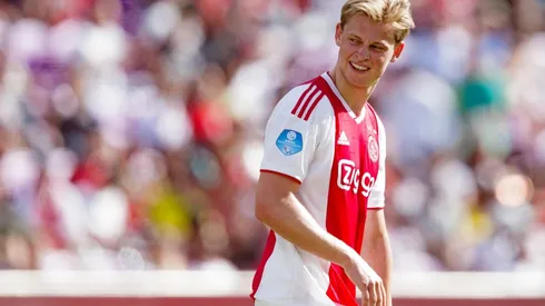 Barcelona viaja a cerrar hoy el fichaje multimillonario de De Jong