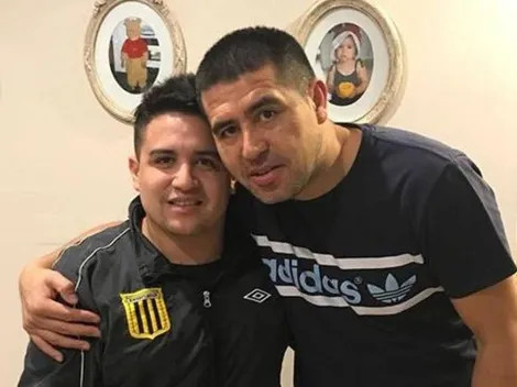 El hermano de Riquelme le sacó una foto bien Boca sin que se de cuenta y la subió con un polémico mensaje