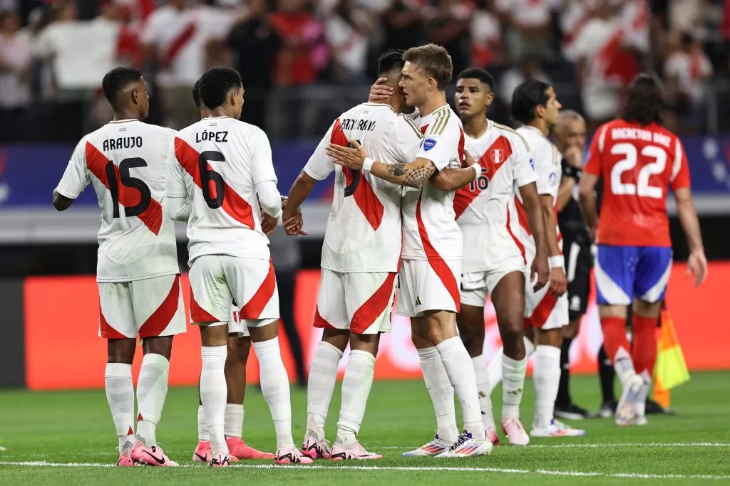 Carlos Zambrano y Marcos López no jugarán contra Chile. (Foto: Getty).