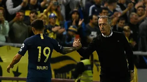 Alfaro junto a Mauro Zárate.