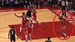 Giannis Antetokounmpo le pega un balonazo en la cara a Harden y los Bucks anotan un triple