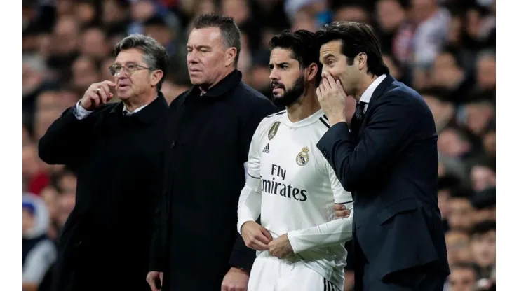 CORTOCIRCUITO. Solari le habla a Isco ayer en el triunfo ante Leganés (Foto: Getty).