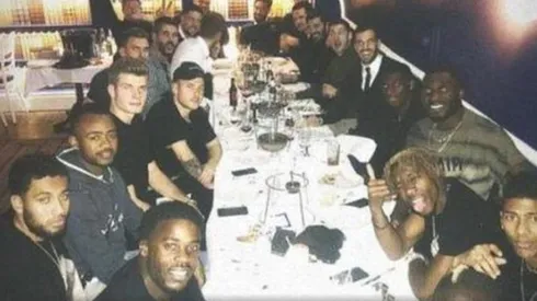 Polémica: investigan un jugador de la Premier League por un supuesto saludo nazi en una foto