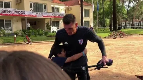 Nos morimos de ternura: la reacción de un niño al conocer a Armani