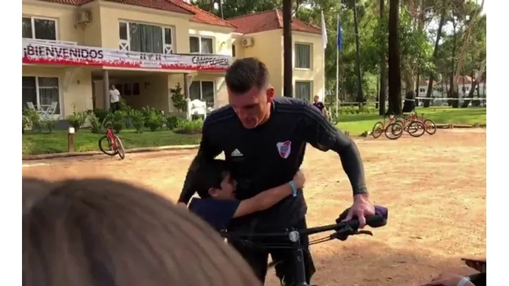 Nos morimos de ternura: la reacción de un niño al conocer a Armani