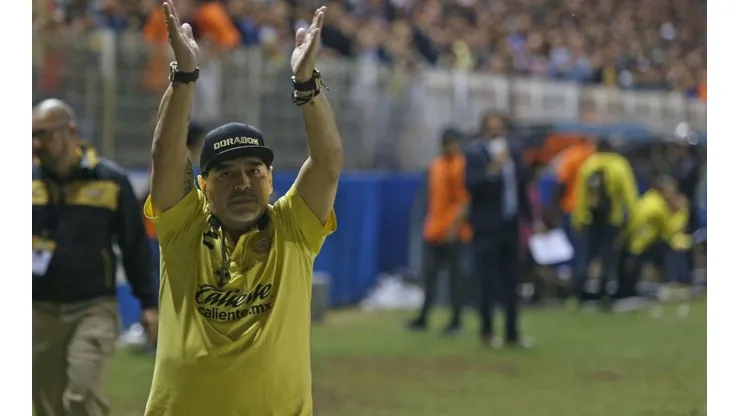 Maradona sigue en el cargo.