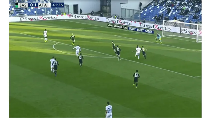 Amagó sin tocar el balón y le pegó desde lejos: el golazo del Papu Gómez