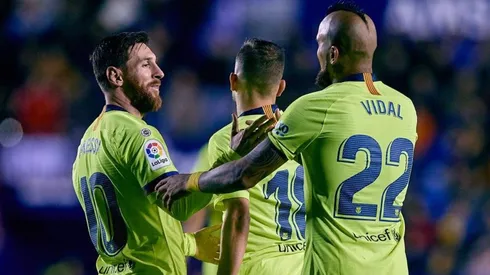 CÓMODO. Arturo Vidal se acostumbró a dar y recibir goles con Messi (Foto: Getty).