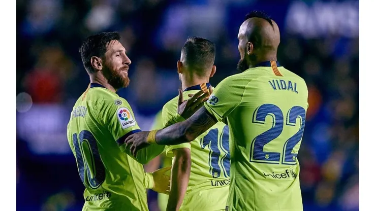 CÓMODO. Arturo Vidal se acostumbró a dar y recibir goles con Messi (Foto: Getty).