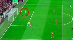 Aubameyang la tiró por encima del travesaño.