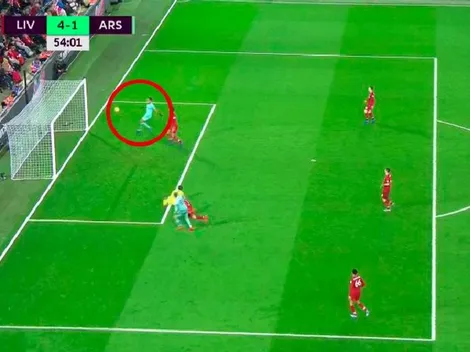 En vez de meter el gol, Aubameyang la despejó y Liverpool sigue de fiesta