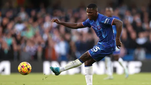 Moisés Caicedo se mandó un pase de crack con el Chelsea.