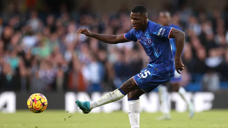 Moisés Caicedo se mandó un pase de crack con el Chelsea.