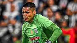 Ángelo Campos tapando para Alianza Lima.