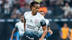 André Carrillo jugando para Corinthians.