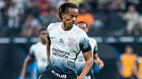André Carrillo jugando para Corinthians.