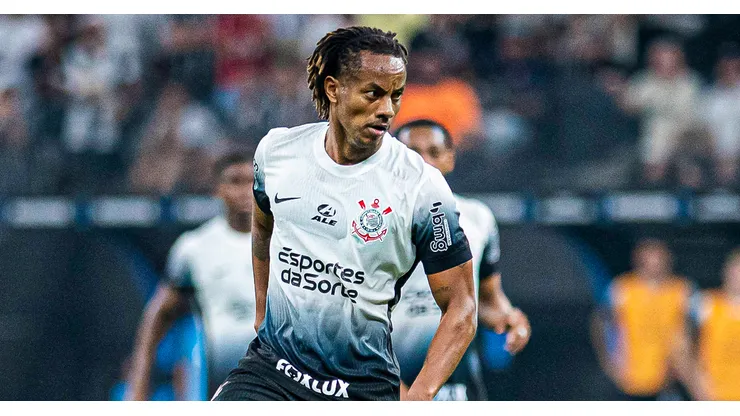 André Carrillo jugando para Corinthians.