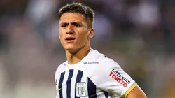 Catriel Cabellos jugando para Alianza Lima.
