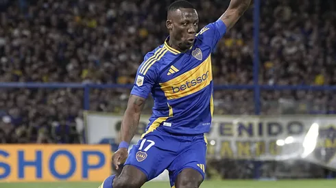 Luis Advíncula se mandó un golazo con Boca Juniors.
