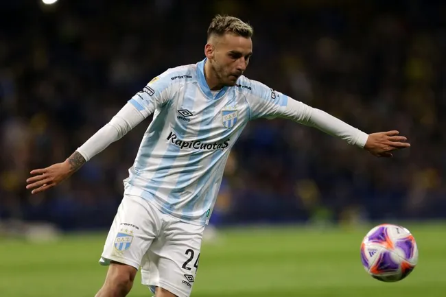 Renzo Tesuri jugando en el Atlético de Tucamán. (Foto: Getty).