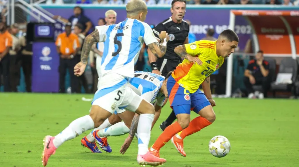 Quintero vs Argentina en la Copa América. (Foto: Imago)