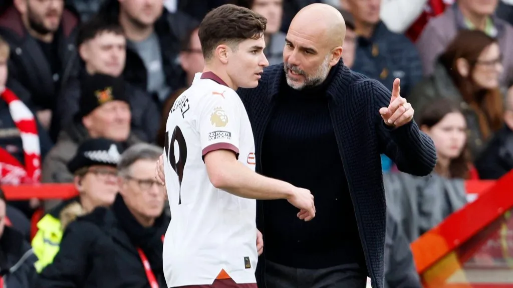 No paran las críticas a Guardiola por la venta de Julián Álvarez: IMAGO