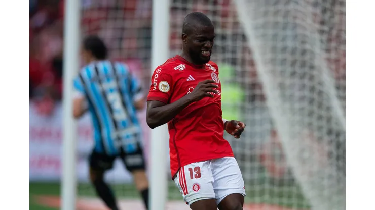 Enner Valencia marca un golazo de tiro libre y está cerca de ser campeón.