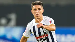 Catriel Cabellos jugando en Alianza Lima.