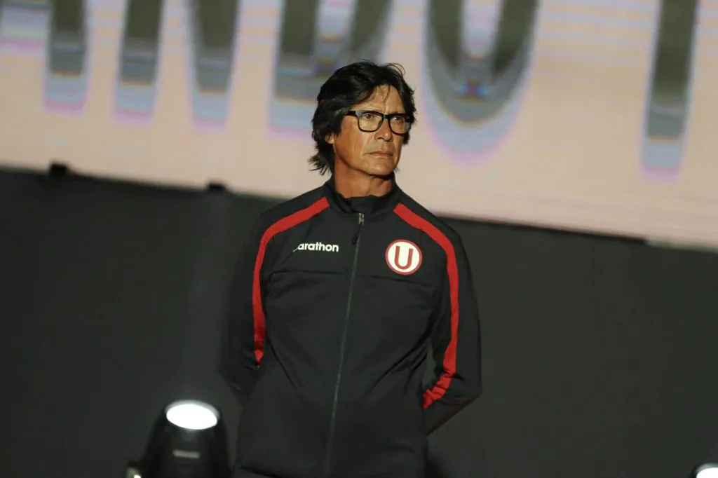 Ángel Comizzo, cuando era DT de Universitario. Foto: Universitario.