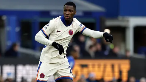 Moisés Caicedo casi marca un golazo con el Chelsea