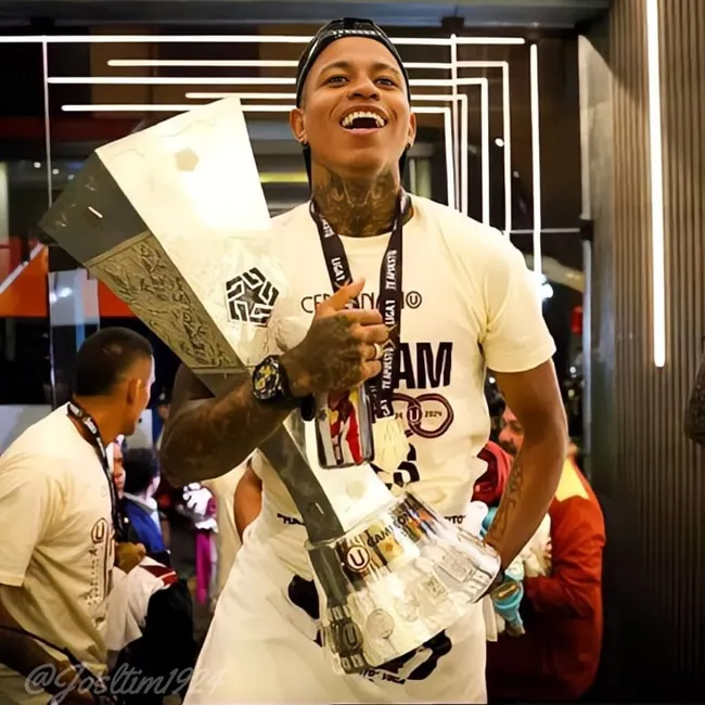 Ady Polo en Universitario de Deportes. (Foto: Twitter).