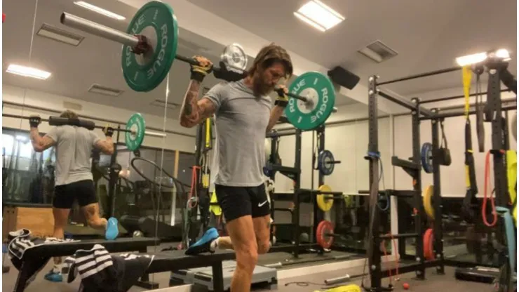 ¿Cómo es el entrenamiento físico de los jugadores de fútbol profesional?