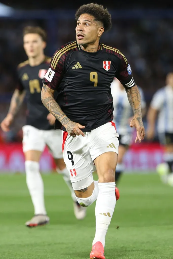 Paolo Guerrero jugando contra Argentina (Foto: Getty).
