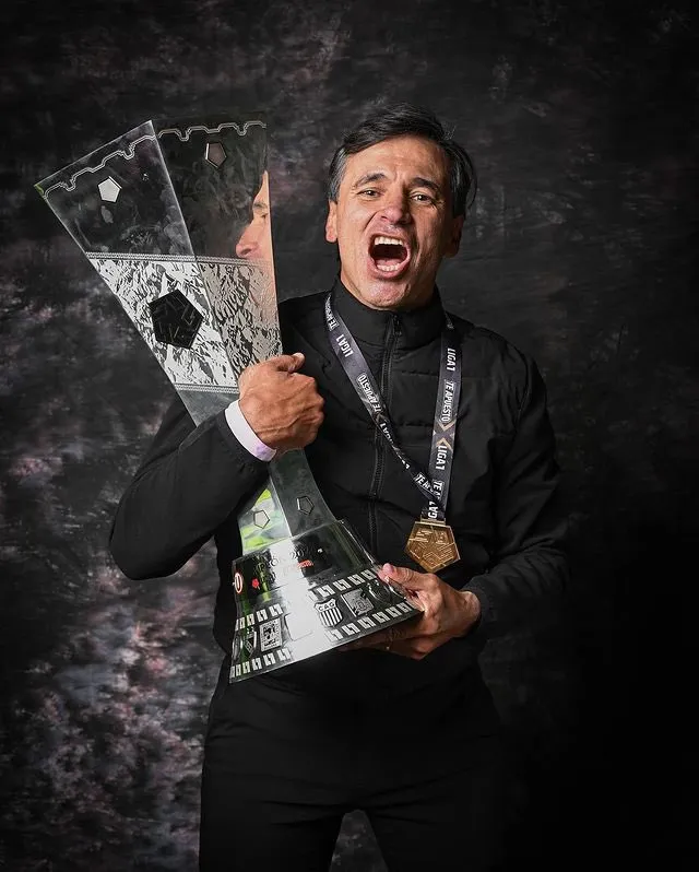 Fabián Bustos celebrando la Liga 1. (Foto: Liga 1).