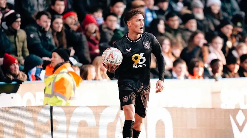 Oliver Sonne en su debut en el Burnley. (Instagram @oliiversonne)