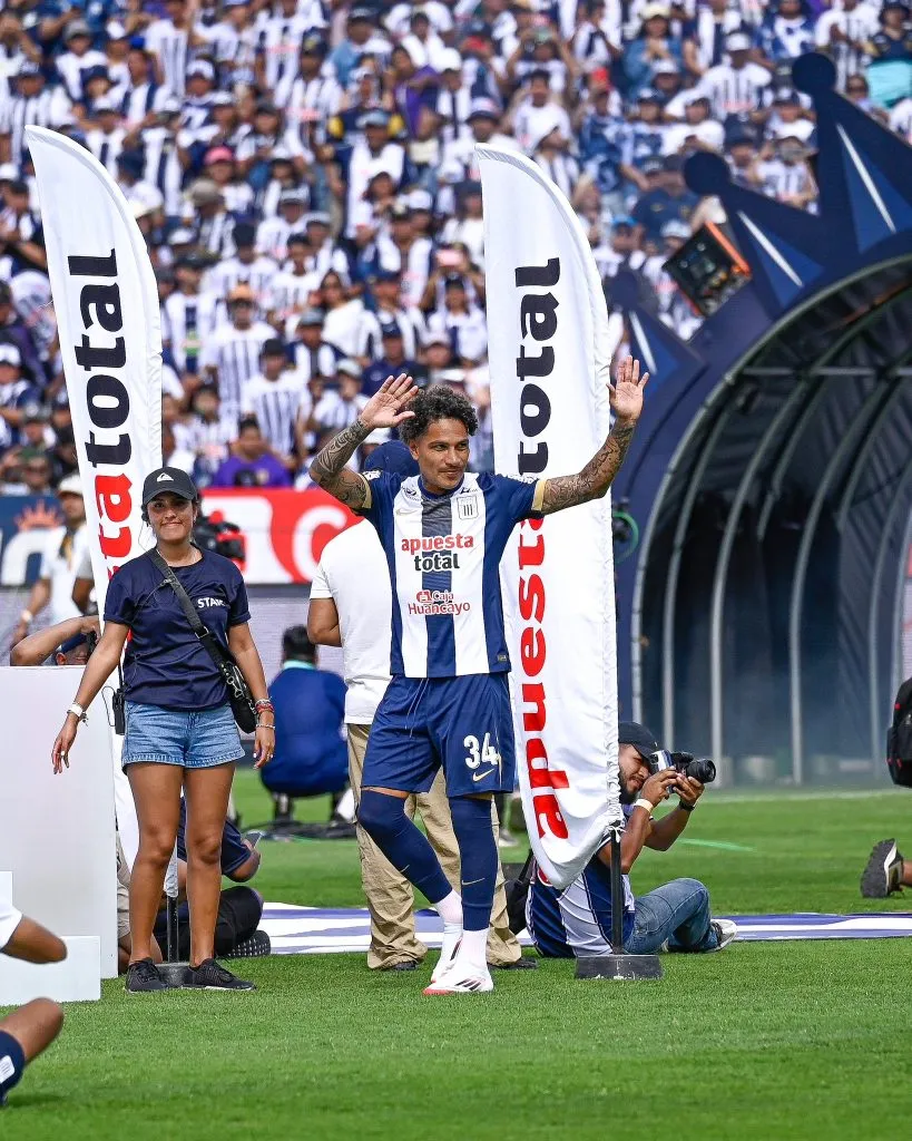 Presentación de Paolo Guerrero. (Foto: Paloma Del Solar).