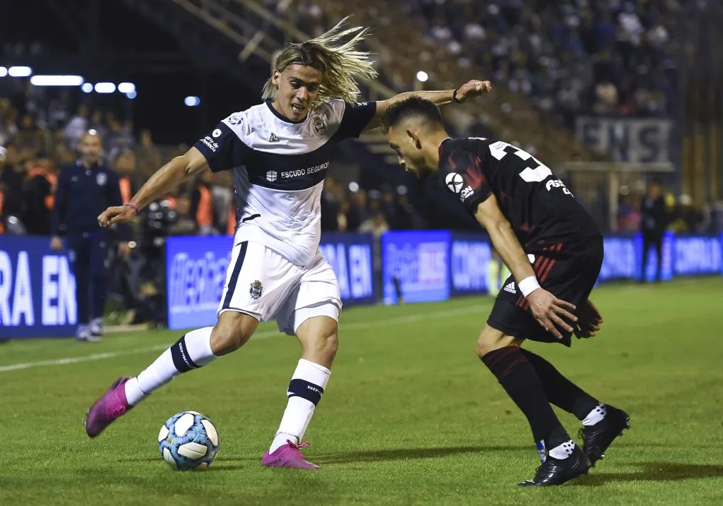 El delantero Claudio Spinelli en Gimnasia.