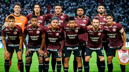 Universitario en su duelo ante Once Caldas.