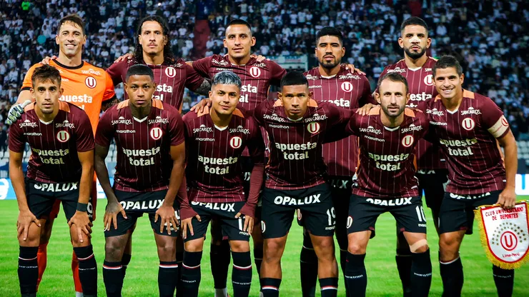 Universitario en su duelo ante Once Caldas.
