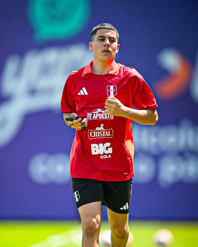 Fabián Chávez entrenando en Perú. (Foto: FPF).