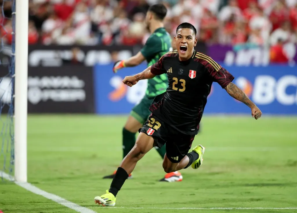 Joao Grimaldo en la Selección Peruana. (Foto: Getty).